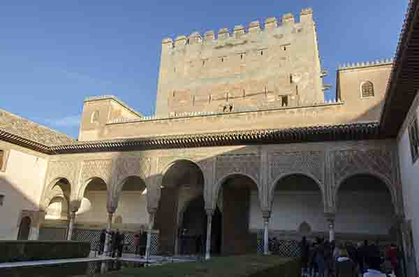 Granada 032 - La Alhambra - palacios Nazaries - Patio de Arrayanes.jpg